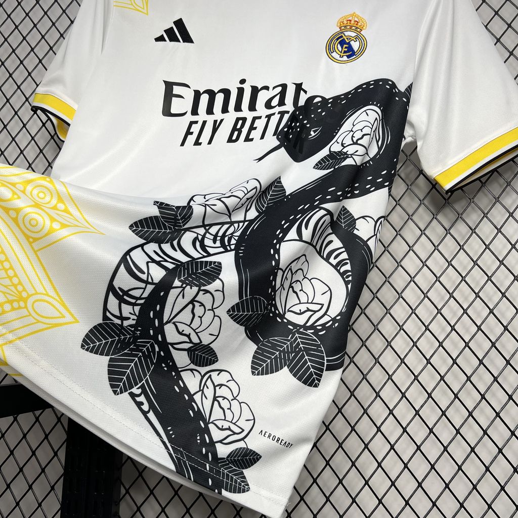 CAMISETA REAL MADRID 24/25 EDICION WHITE MAMBA